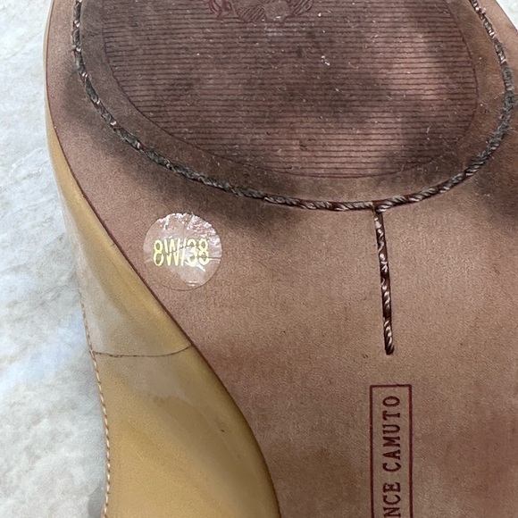 Vince Camuto Beige Patent Pointy toe sling back pumps. Size 8W - Picture 11 of 12